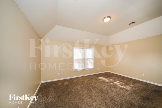 Building Photo - 8158 Creekside Cir S