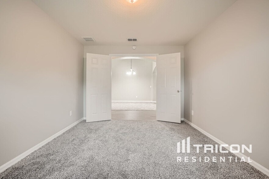 Building Photo - 11127 Lemay Dr