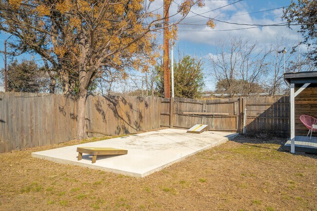 Building Photo - 475 E French Pl