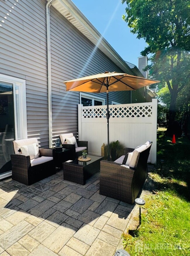 Building Photo - 39 Renaissance Ln