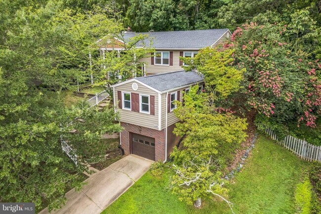 Building Photo - 16080 Deer Park Dr