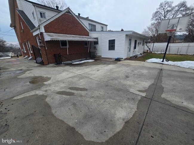 Building Photo - 7213 Adelphi Rd