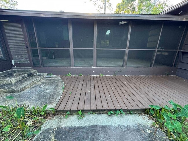 Building Photo - 1173 Seminole Dr