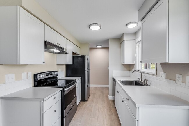 Building Photo - Newly Remodeled 3 Bed, 2 Bath Duplex Rental Unit in Troutdale!