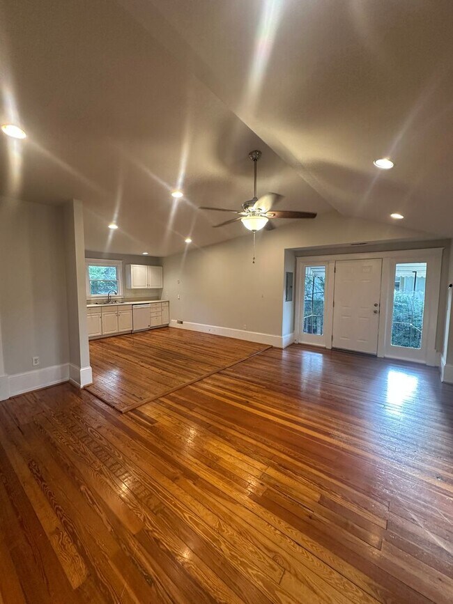 Building Photo - 4508b Park Ave, Nashville TN 37209 *Leasin...