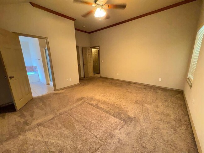 Building Photo - 1424 Teakwood Dr