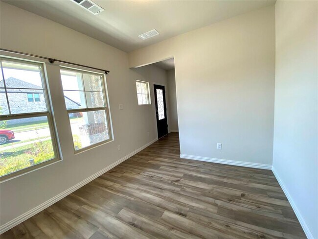 Building Photo - 1800 Canyon Ln