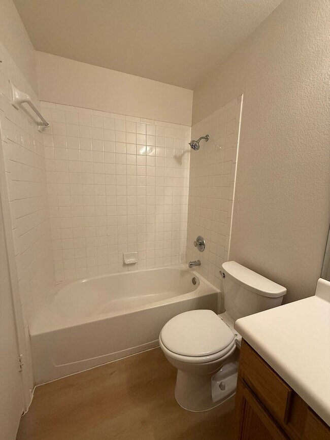 Building Photo - Tohara Properties1 (1209 Armadillo Rd)