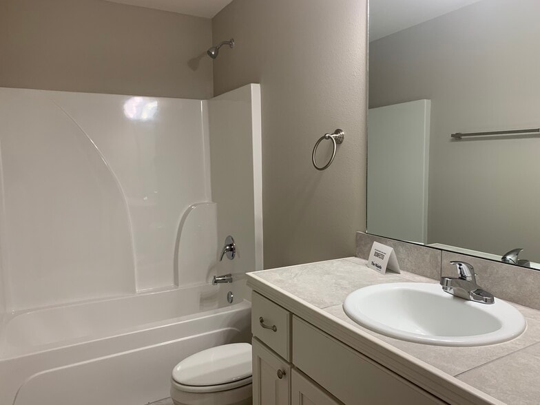 Building Photo - 1491 Ravier Ln