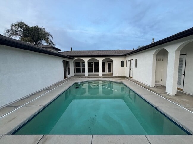 Building Photo - Move-In Ready 3 Bedroom Home with Pool in Rosedale