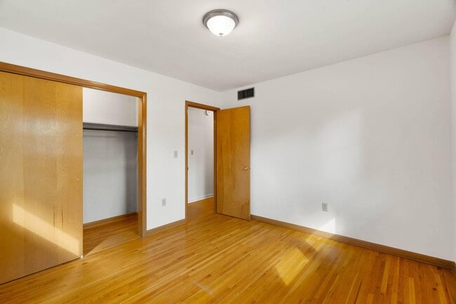 Building Photo - 2107 Garden Dr