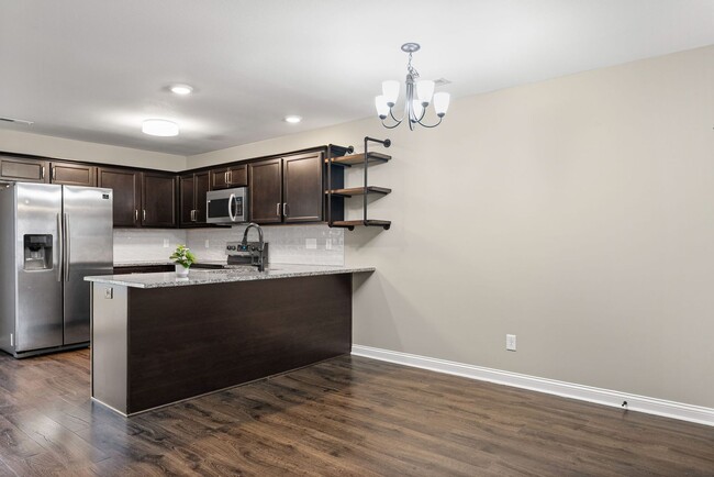 Building Photo - 2 Bedroom Condo For Rent With Community Swimming Pool!