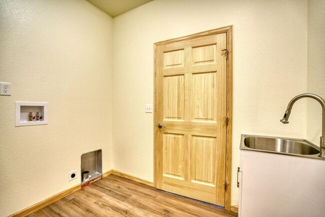 Building Photo - 126 2nd St