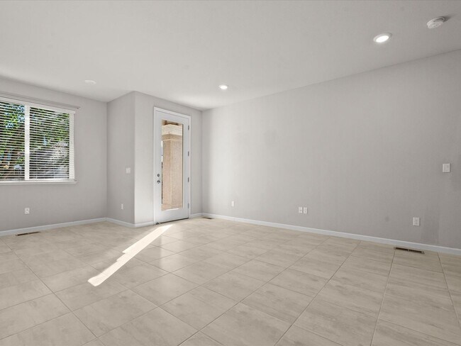 Building Photo - Move in Ready in the Heart of Reno
