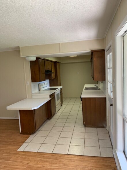 Building Photo - 1808 Cedar Park