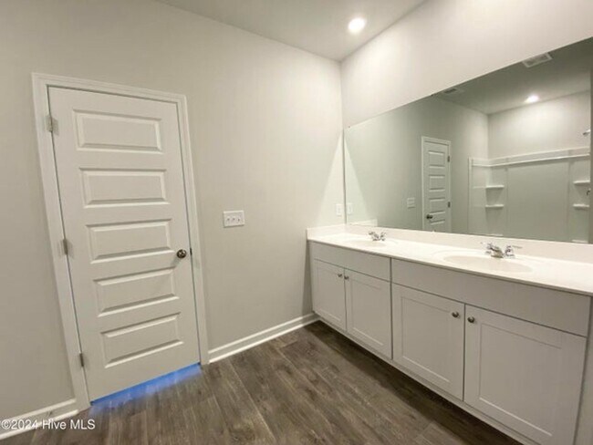 Building Photo - NEW PRICE REDUCTION!  LIKE NEW HOUSE!  DON'T MISS IT!