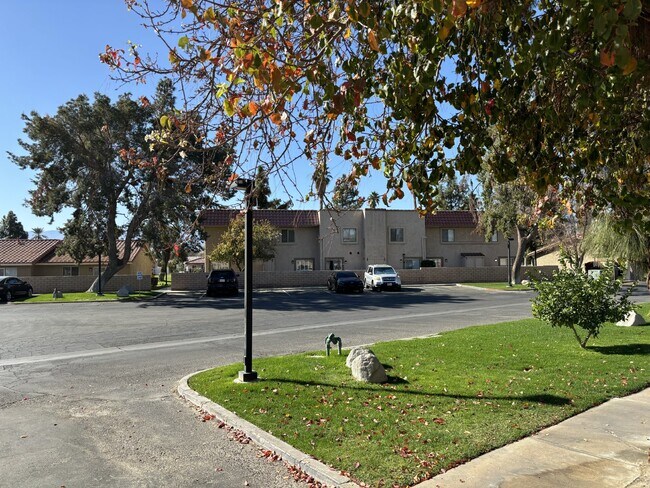 Building Photo - 2-Story, 2-Bedroom, Furnished/Unfurnished Condo For Rent