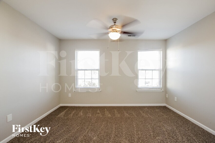 Building Photo - 4018 Shadow Pines Cir