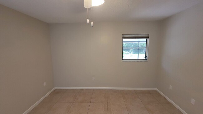 Building Photo - 2/1 w/ Garage in Seminole - Duplex