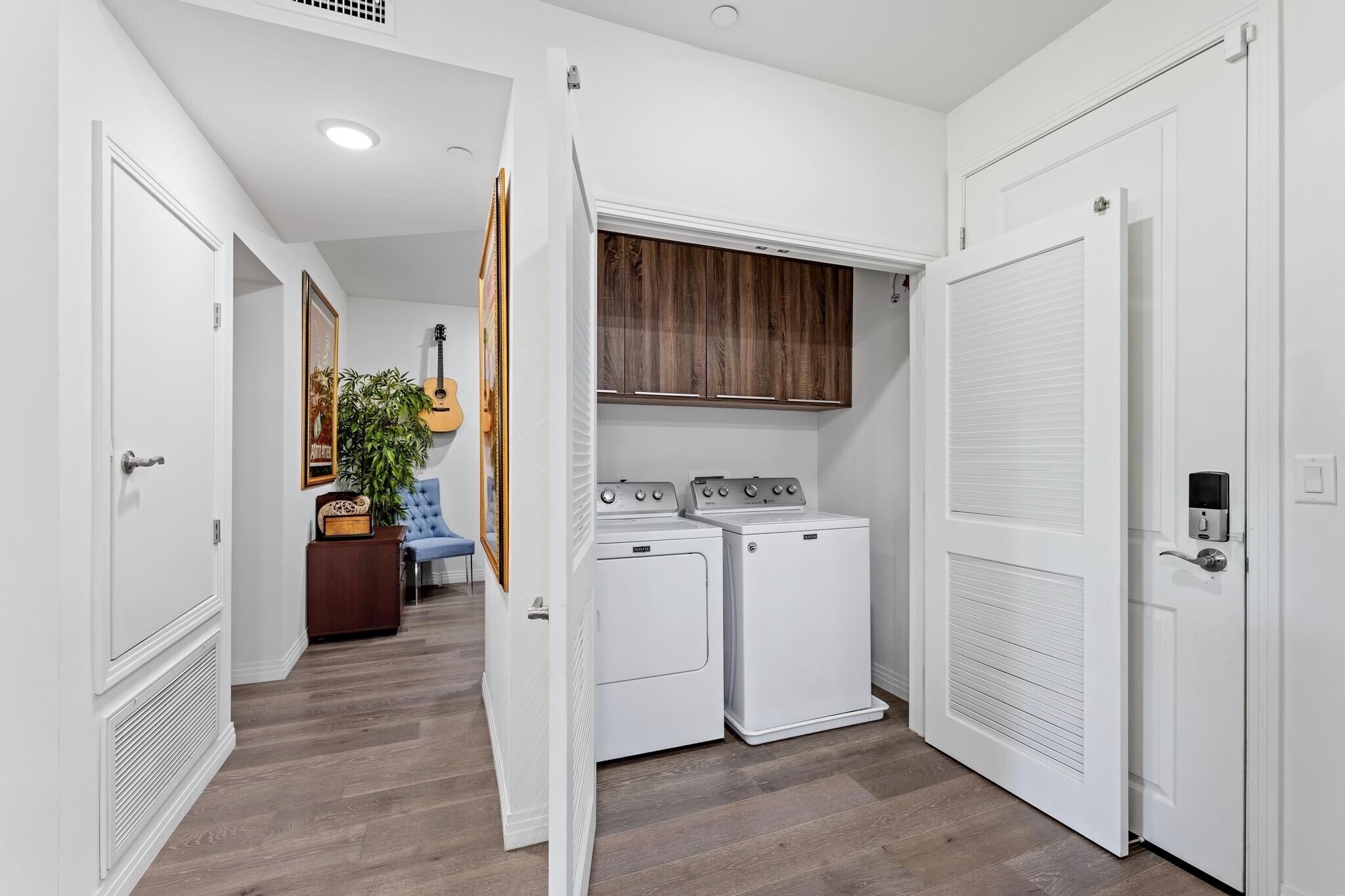 Building Photo - 5253 Vantage Ave