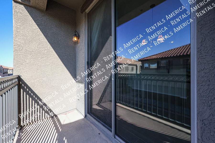 Building Photo - 1255 S Rialto