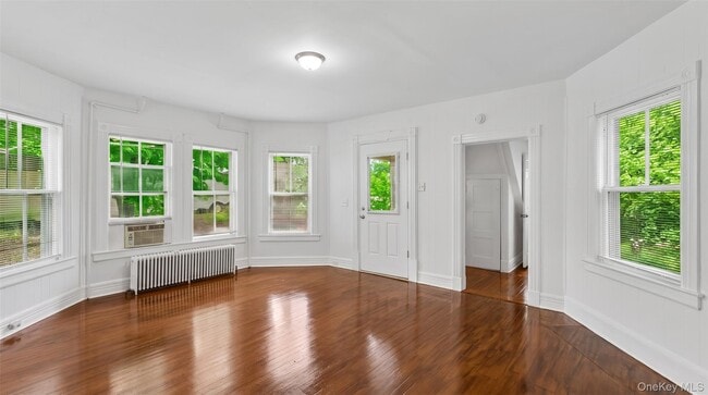 Building Photo - 376 Montauk Hwy