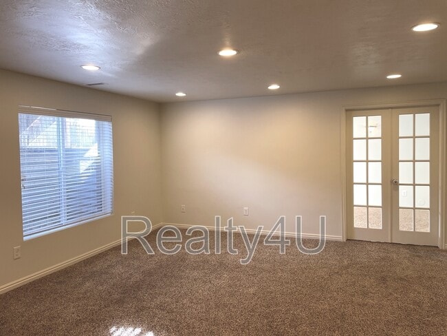 Building Photo - 4081 Rivermist Ln N