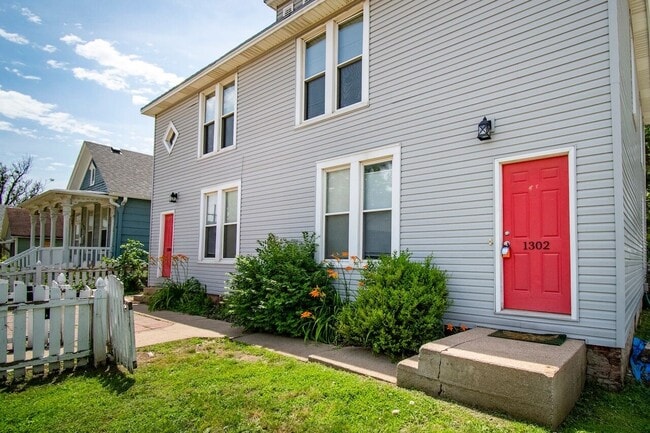 Building Photo - Large 3 Bedroom in Dahlman