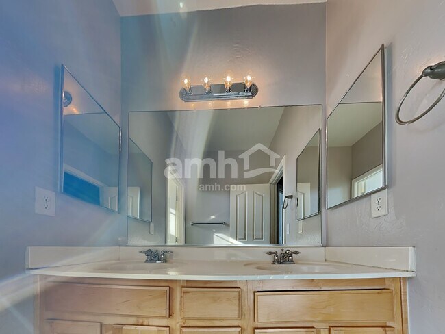 Building Photo - 6922 S 38th Ln