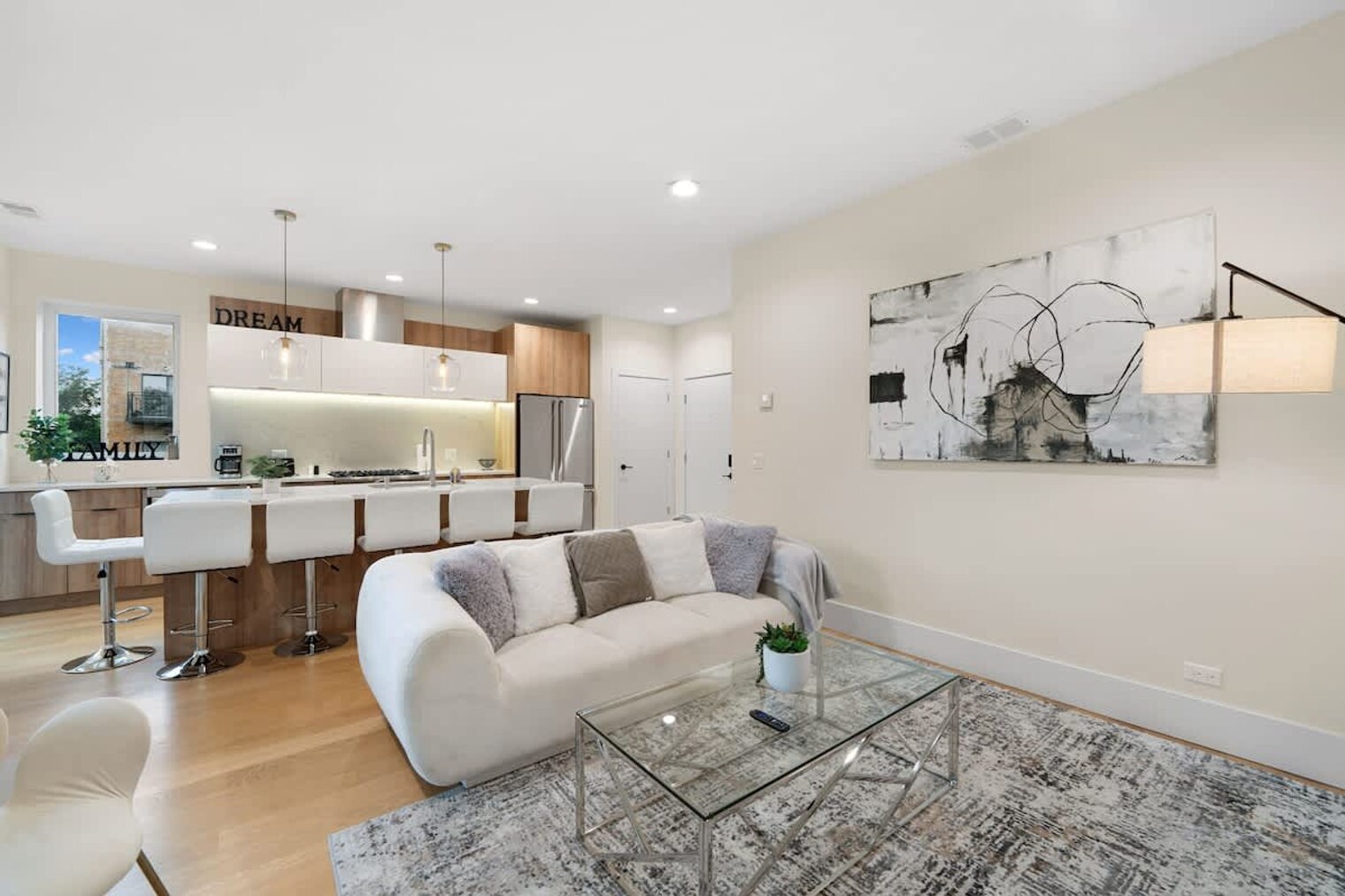 Building Photo - 2110 W Washington Blvd