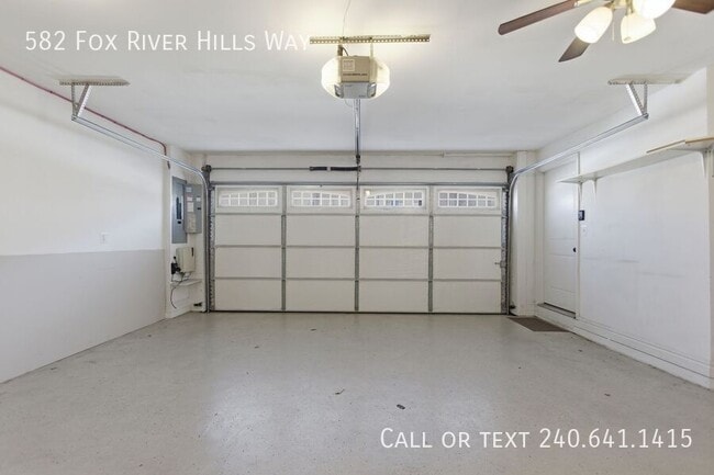 Building Photo - 582 Fox River Hills Way