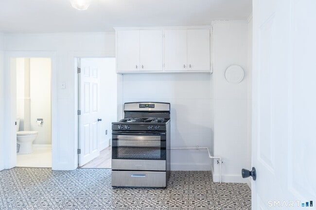 Building Photo - 84 Front St