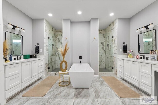 Building Photo - 26 N Queen Palm