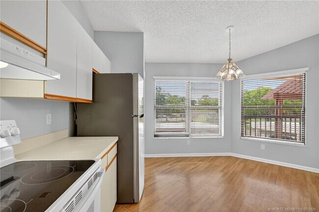 Building Photo - 6060 SE Martinique Dr