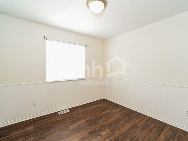 Building Photo - 2039 E 7550 S