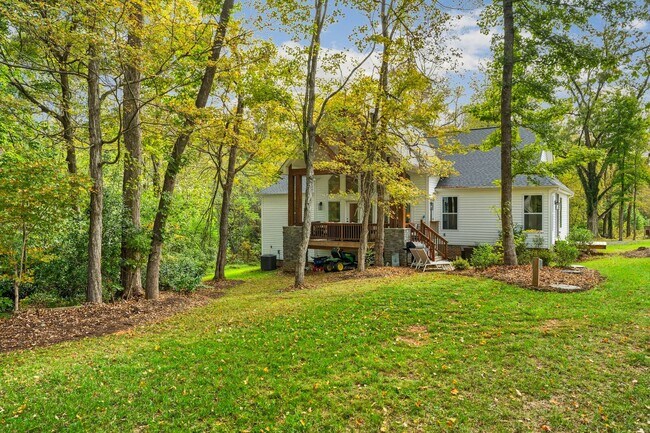 Building Photo - PARK FLEX STAYS-Peaceful 3 Bed, 2 Bath Cou...