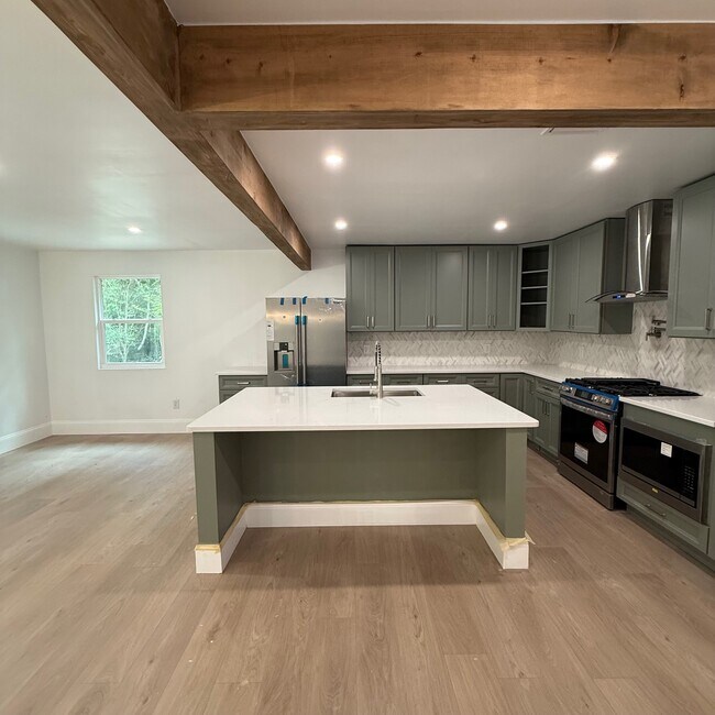 Building Photo - 7499 Pinehill Rd