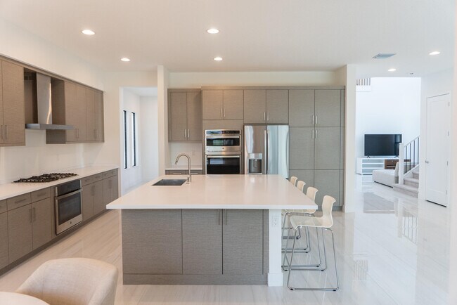 Building Photo - 8151 Laurel Falls Dr