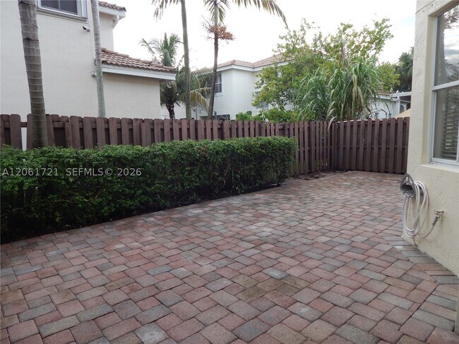 Building Photo - 320 SW 87th Ct