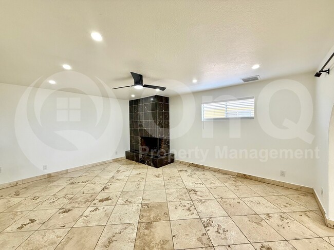 Building Photo - 3006 S Dromedary Dr
