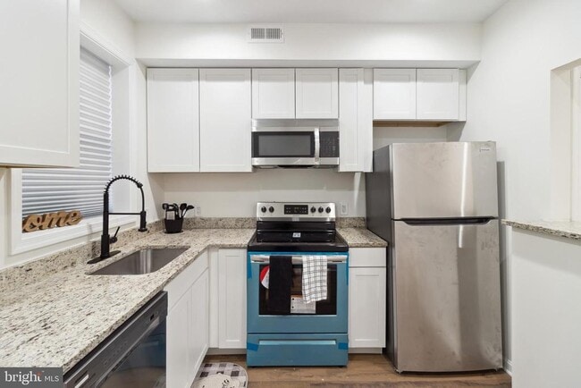 Building Photo - 912 N Milton Ave