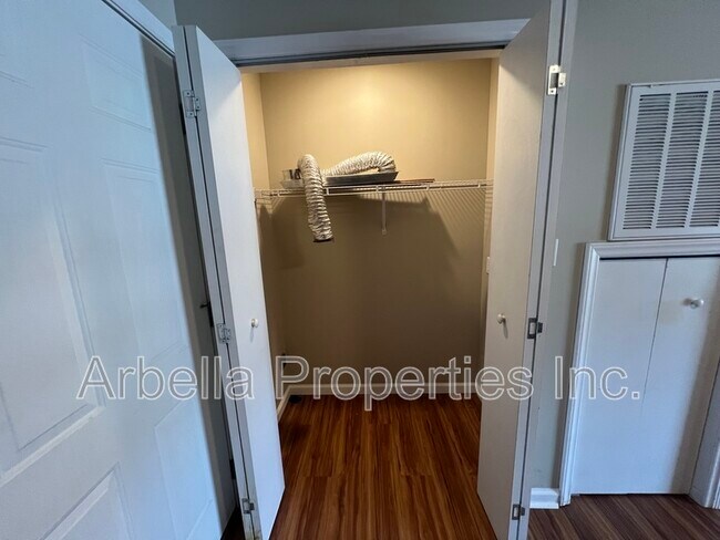 Building Photo - 169 Minga Dr
