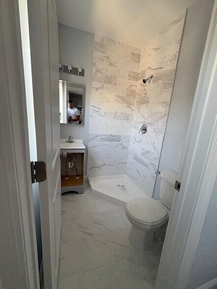 Building Photo - 479 N 6th St