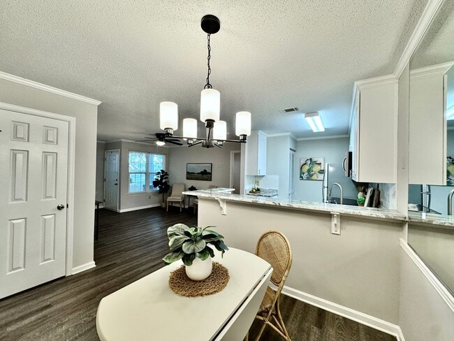 Building Photo - REDUCED PRICE! Updated 1st Floor/1-Level Condo Ready NOW! Includes Water, Sewer, Trash, Landscapi...