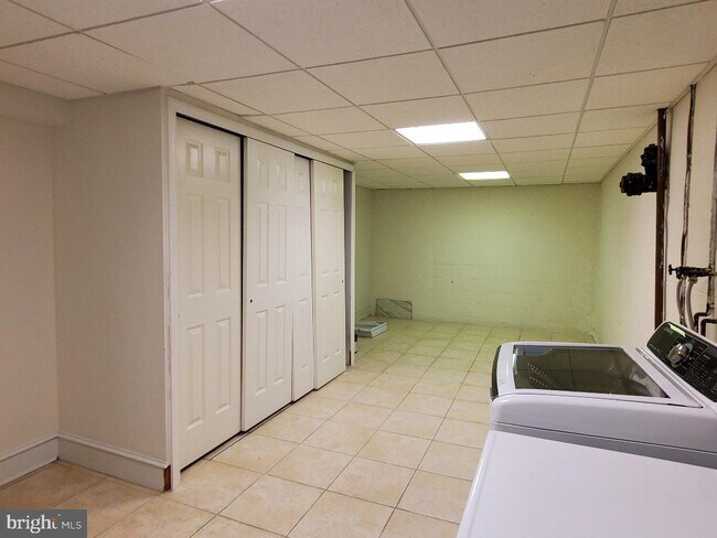 Building Photo - 4802 S Haven Dr