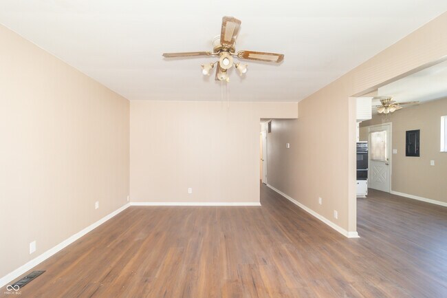 Building Photo - 1701 Nelson Ave