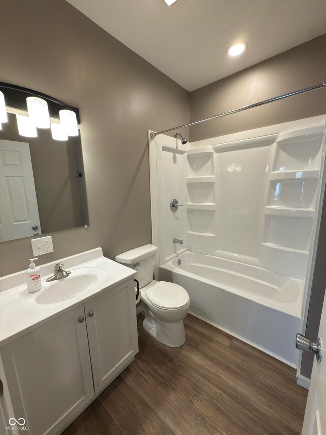 Building Photo - 603 N Columbia St