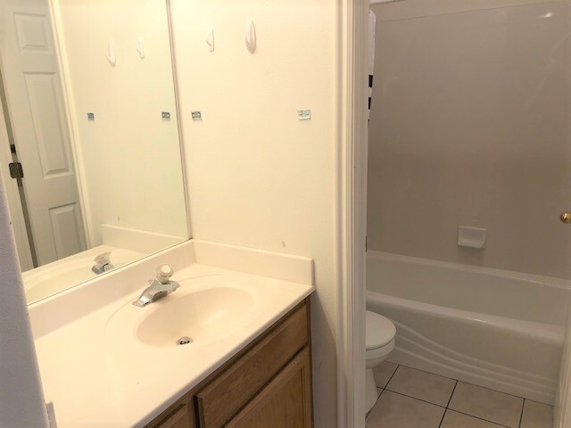 Split bath so 2 girls can get ready - 885 E 350 N