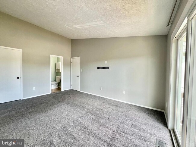 Building Photo - 3397 Littleton Way