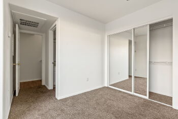Building Photo - 1344 Park Ln